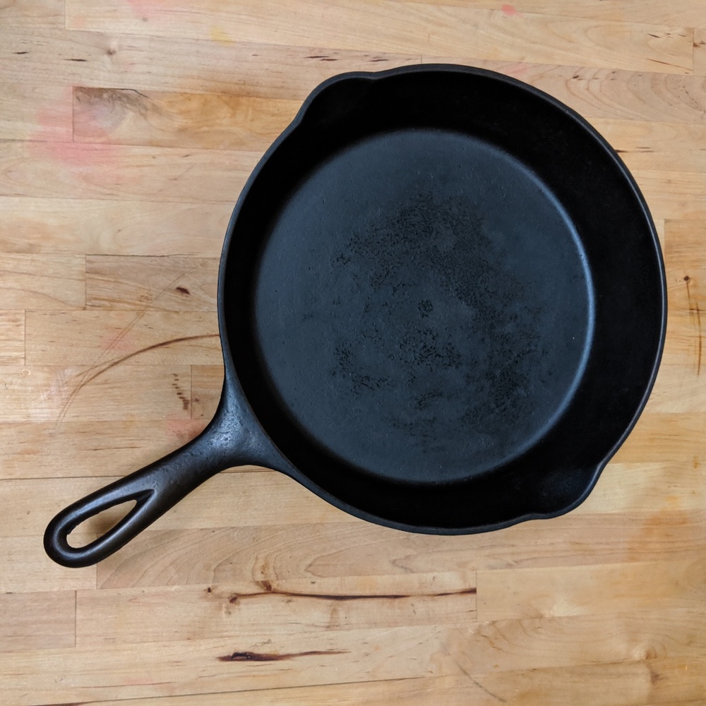 Unmarked Wagner Sidney Vonhandle Cast Iron Skillet